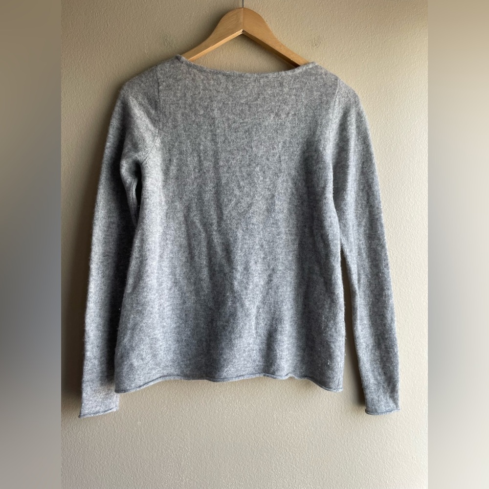 Bloomingdale’s Quotation Cashmere Women Gray Sweater - Picture 4 of 5